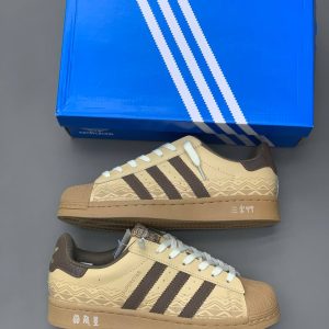 superstar shoes magic beige / cargo brown