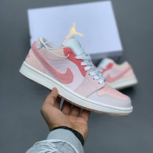 Air Jordan 1 Low SE Mighty Swooshers Pink