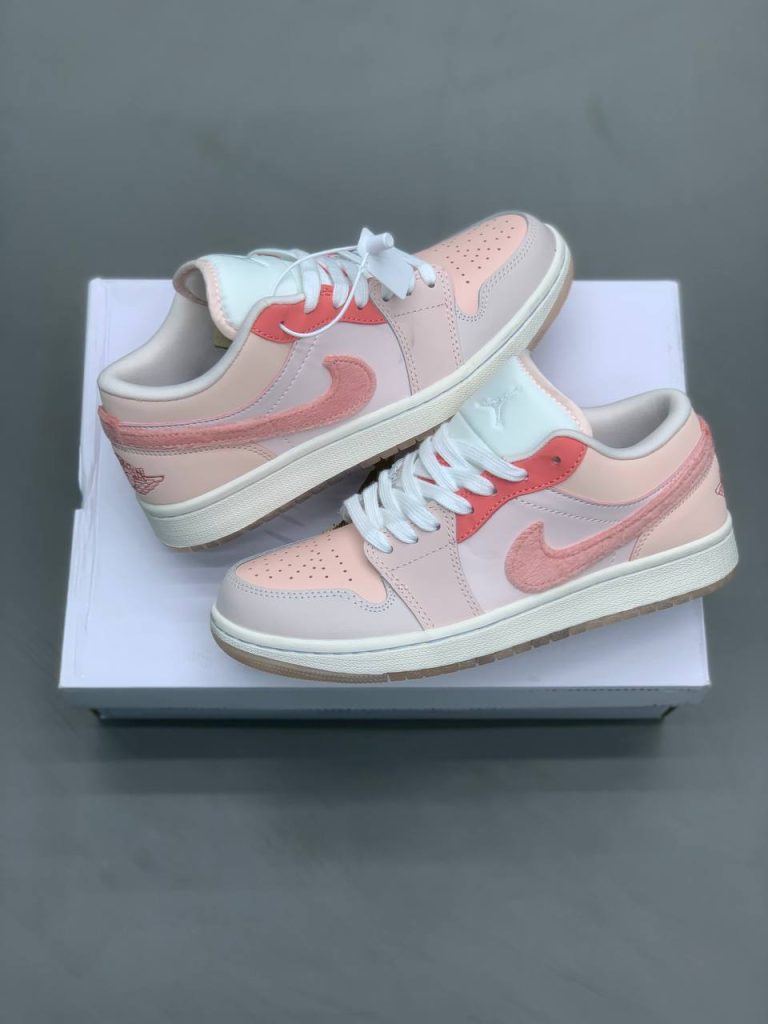 Air Jordan 1 Low SE Mighty Swooshers Pink