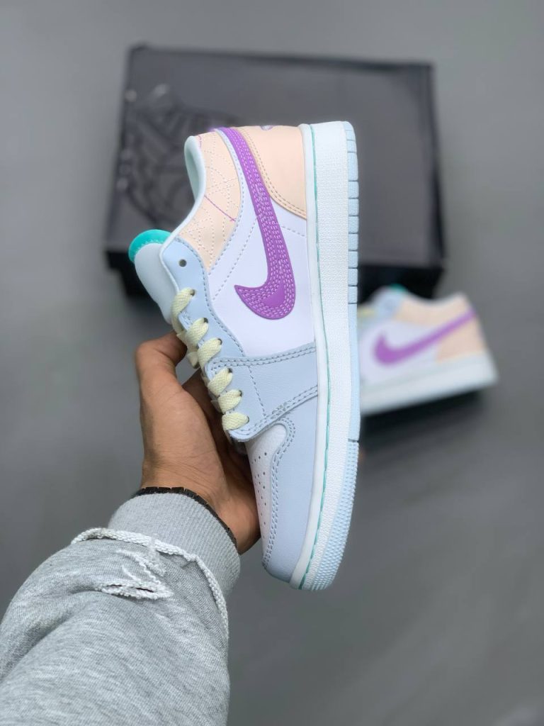کتونی نایک jordan 1 low se arctic punch
