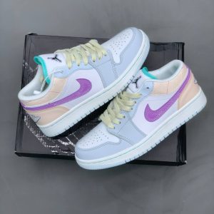 کتونی نایک jordan 1 low se arctic punch