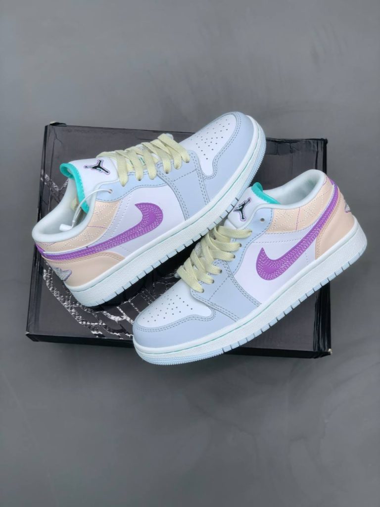 کتونی نایک jordan 1 low se arctic punch