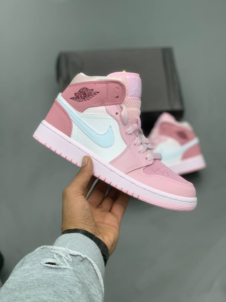 کتونی نایک jordan retro 1 mid digital pink