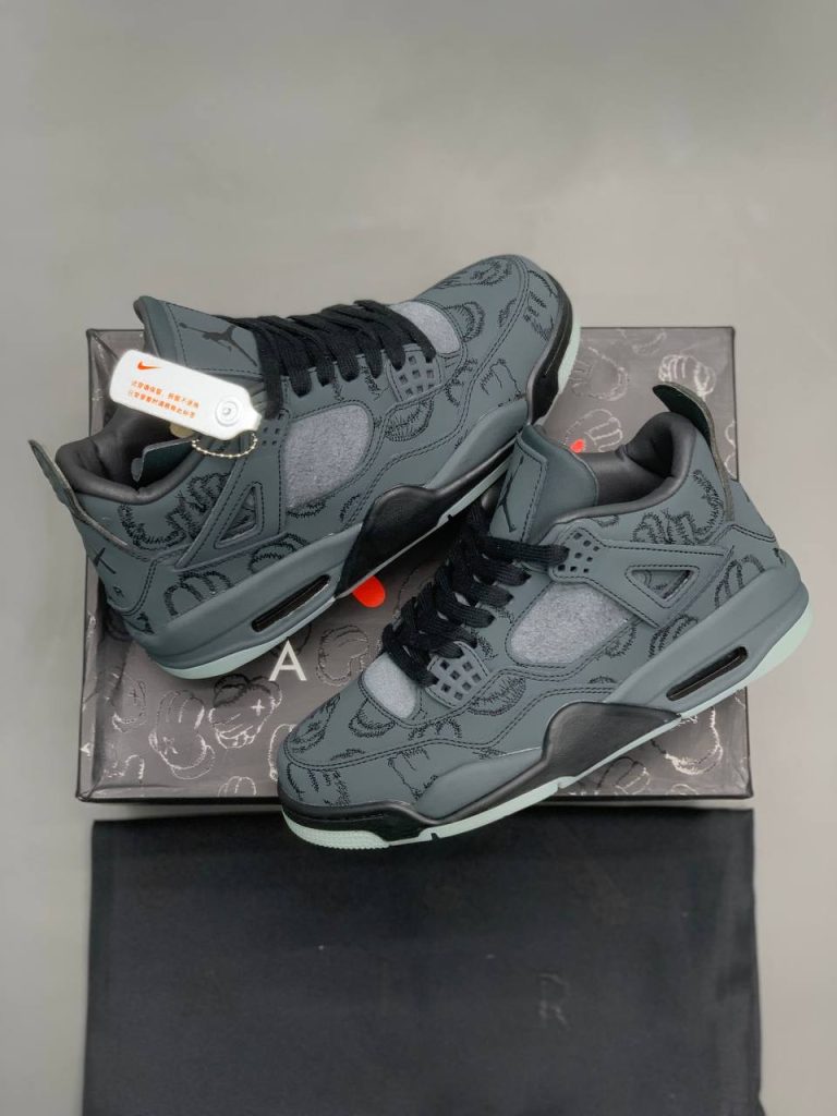 Air Jordan 4 Retro x Kaws black suede luminous