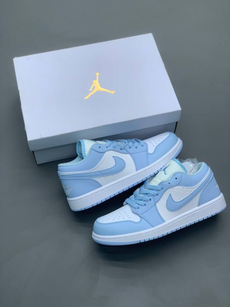 کتونی نایک jordan 1 low ice blue