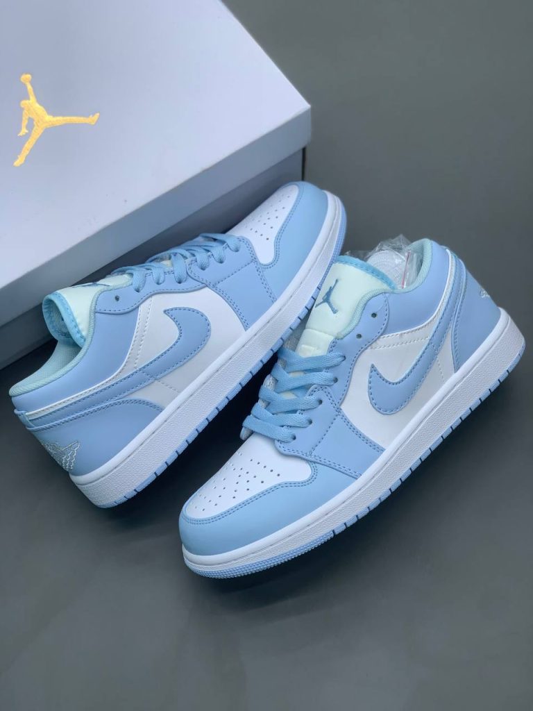 کتونی نایک jordan 1 low ice blue