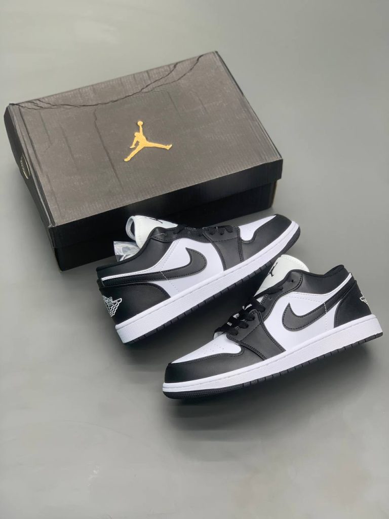 کتونی نایک jordan 1 low panda
