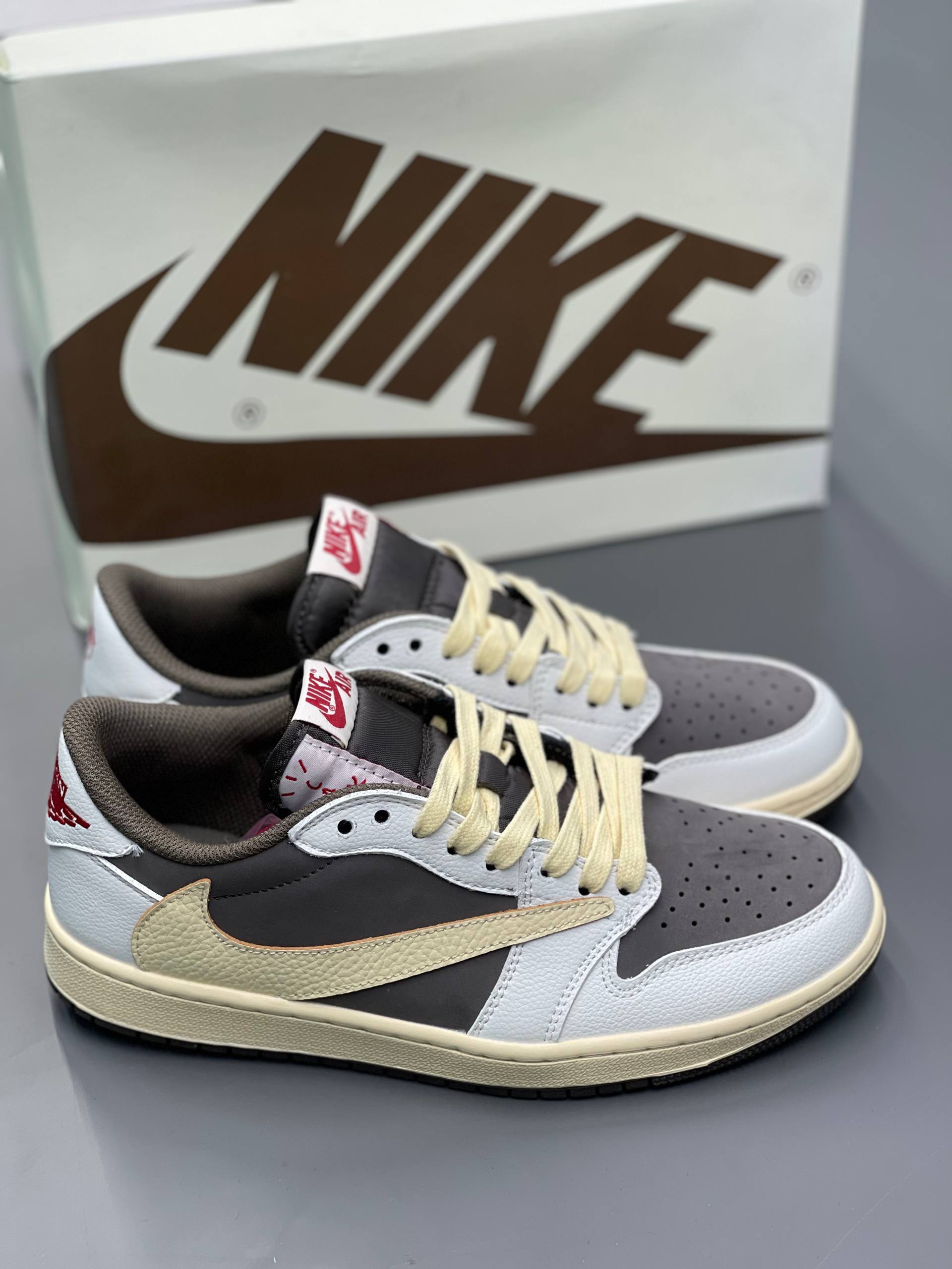 NIKE TRAVIS SCOTT X AIR JORDAN 1 LOW OG REVERSE MOCHA NIKE TRAVIS SCOTT X AIR JORDAN 1 LOW OG REVERSE MOCHA
