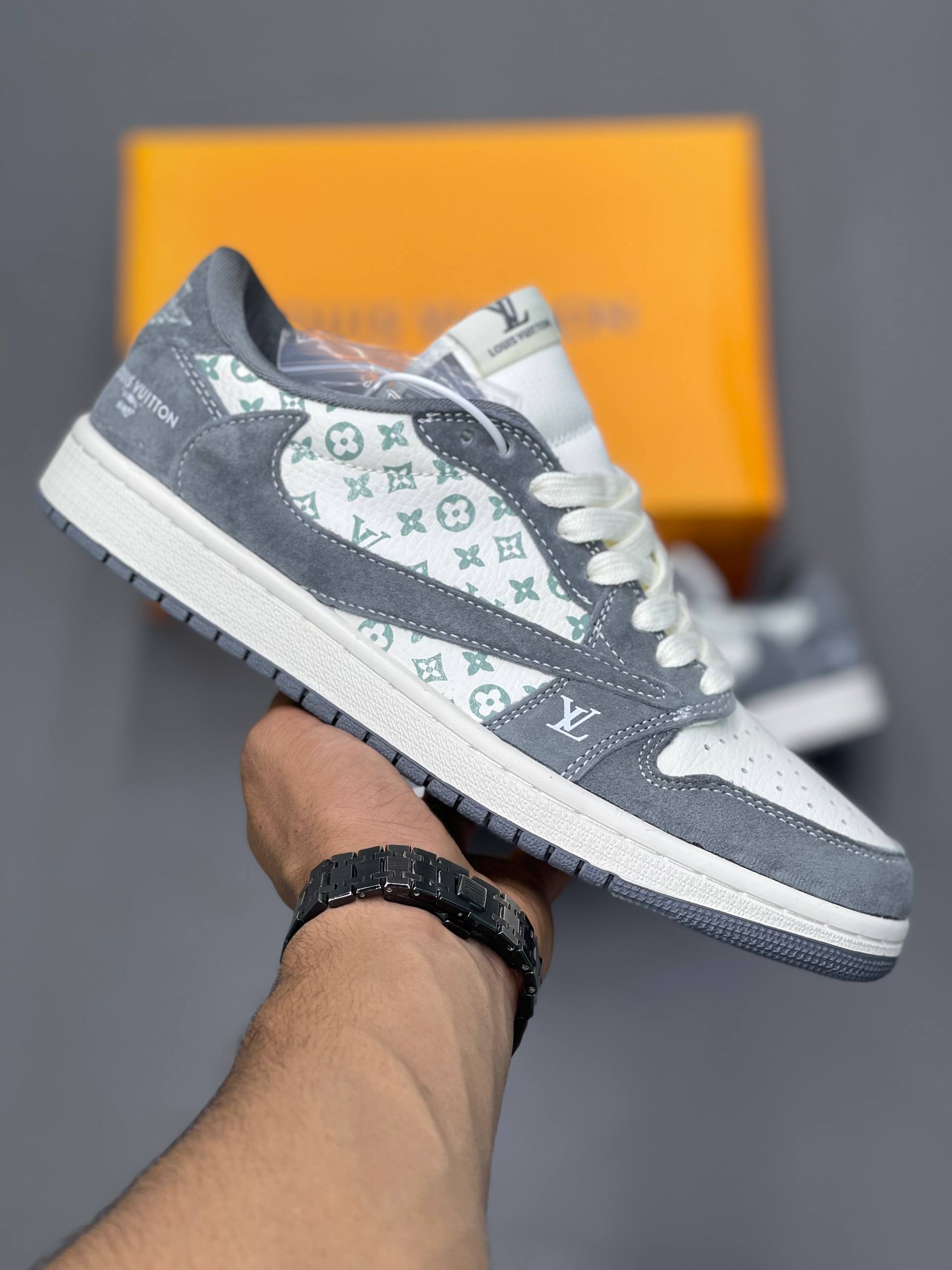 NIKE AIR JORDAN 1 LOW X LOUIS VUITTON GREY NIKE AIR JORDAN 1 LOW X LOUIS VUITTON GREY