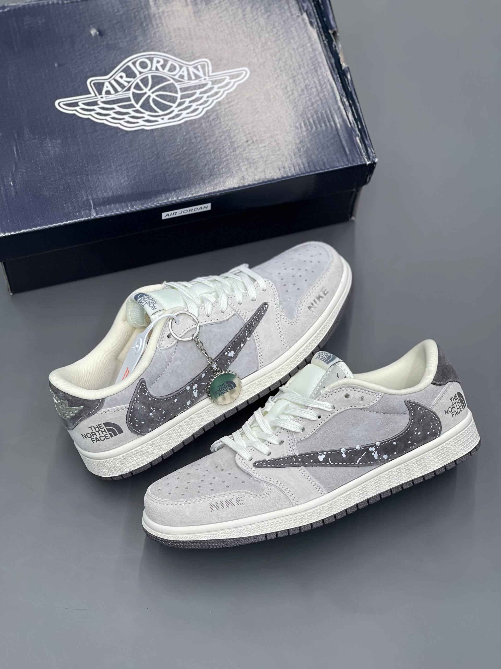 NIKE AIR JORDAN 1 LOW OG SP CUSTOM 'THE NORTH FACE' TRAVIS SCOTT X FRAGMENT EDITION GREY NIKE AIR JORDAN 1 LOW OG SP CUSTOM 'THE NORTH FACE' TRAVIS SCOTT X FRAGMENT EDITION GREY