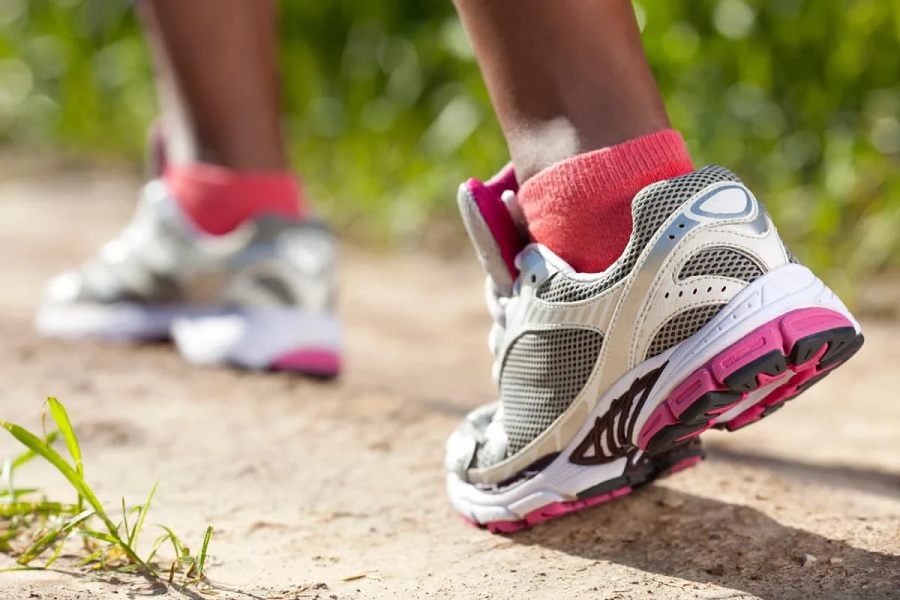 انعطاف کتونی برای پیاده روی راحت بسیار مهم است